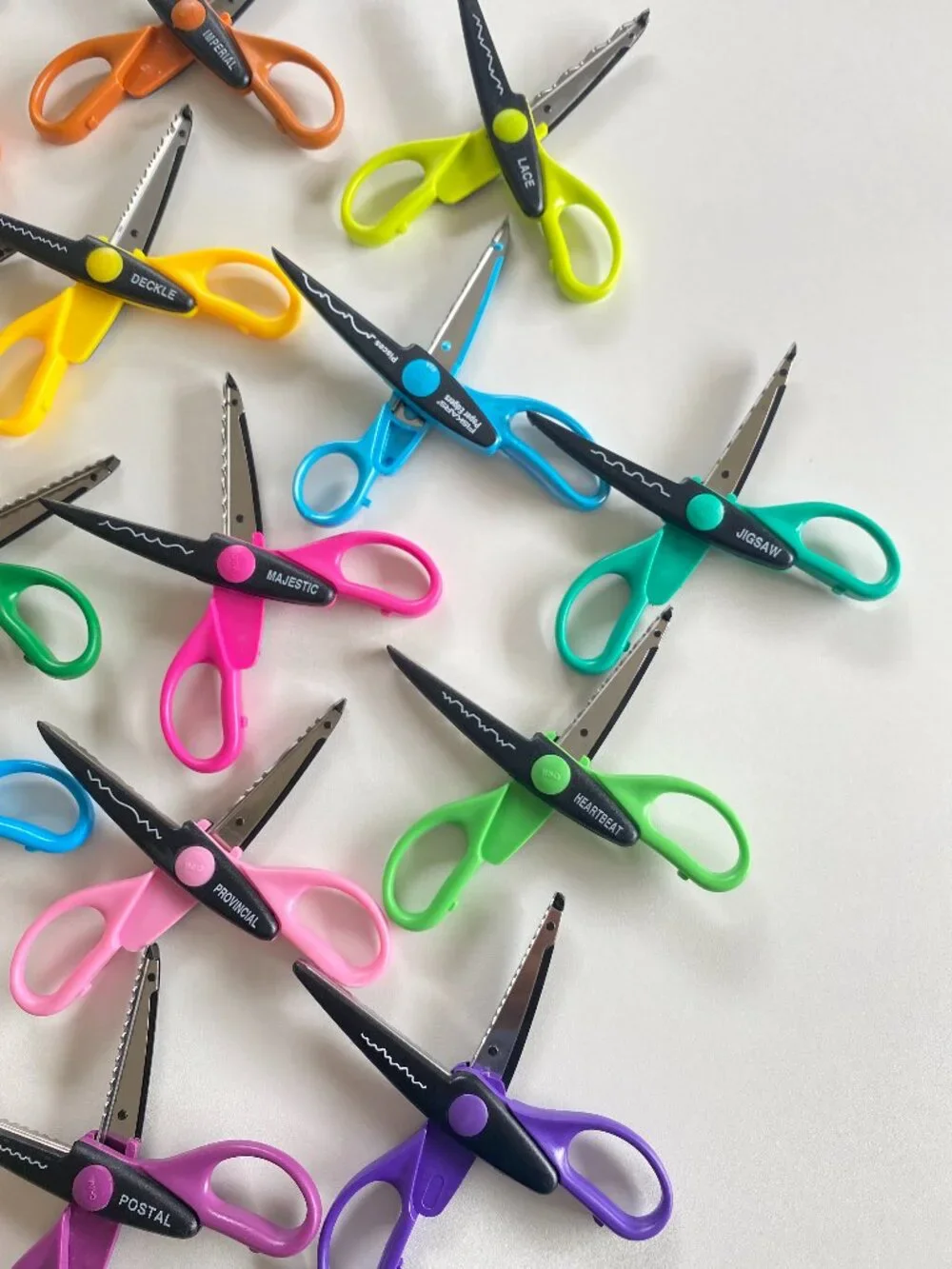 Fiskars Decorative Edge Scissors Set Of 18 With Rotating Wood Carousel ECU - Picture 5 of 10
